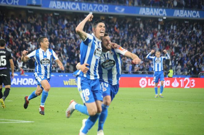 El Dépor celebra uno de los goles al Málaga (Foto: Iris Miquel).
