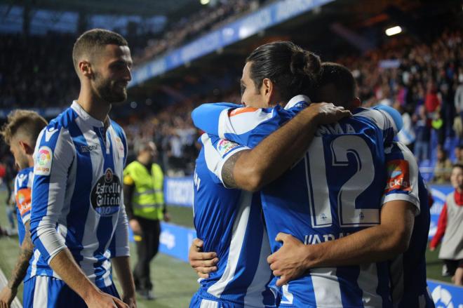 Los jugadores del Dépor celebran un gol contra el Málaga (Foto: Iris Miquel).