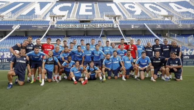 El grupo, tras entrenarse en La Rosaleda (Foto: Málaga CF).