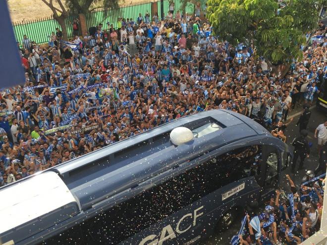 El autobús del equipo a su llegada al estadio antes del Málaga-Dépor.