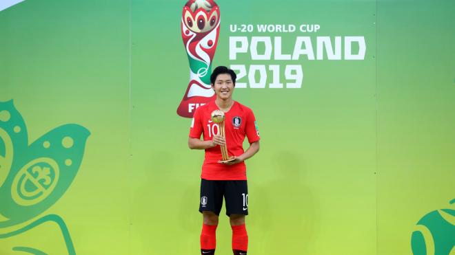 Kangin Lee recibió el balón de oro del mundial sub 20 este año.