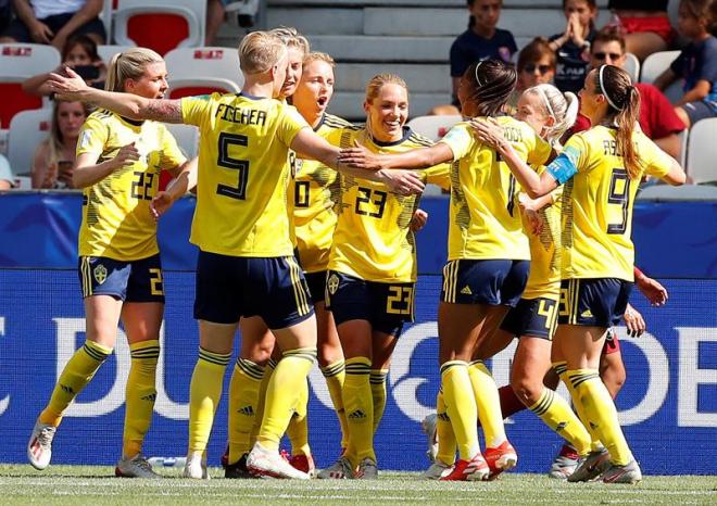 Las jugadores suecas, con Eriksson, celebrando uno de los goles.