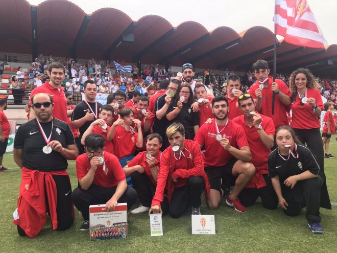 Los integrantes del Sporting, durante el acto de clausura de LaLiga Genuine (Foto: RSG).