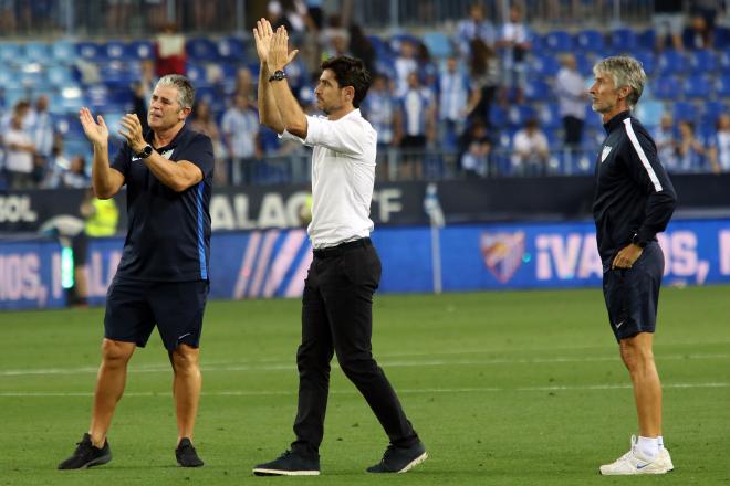 Víctor, aplaudiendo tras el partido (Foto: Paco Rodríguez).