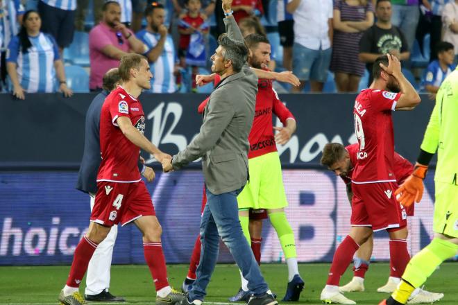 El Dépor, celebrando su triunfo en La Rosaleda (Foto: Paco Rodríguez).