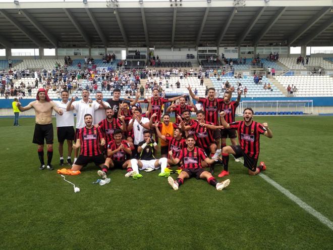 Los jugadores del Unión Viera celebran el pase a la final del play off (Foto: UV).