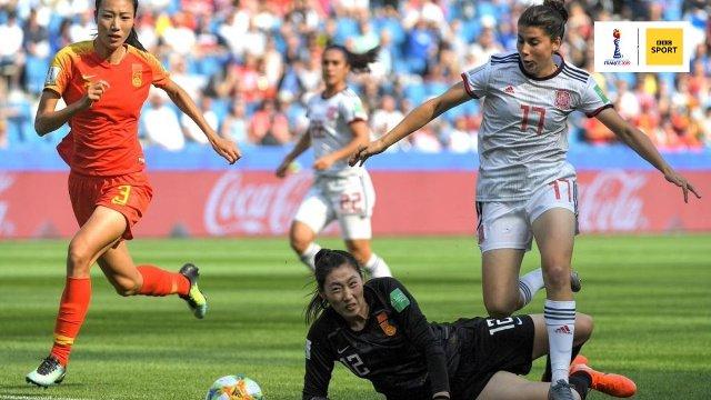 Lucía García pone en aprietos a la portera de China (Foto: FIFA).