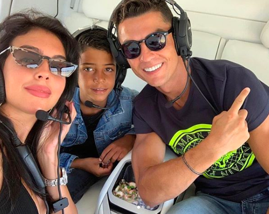 Cristiano Ronaldo, Georgina Rodríguez y Cristiano Jr, en helicóptero (Foto: @cristiano).