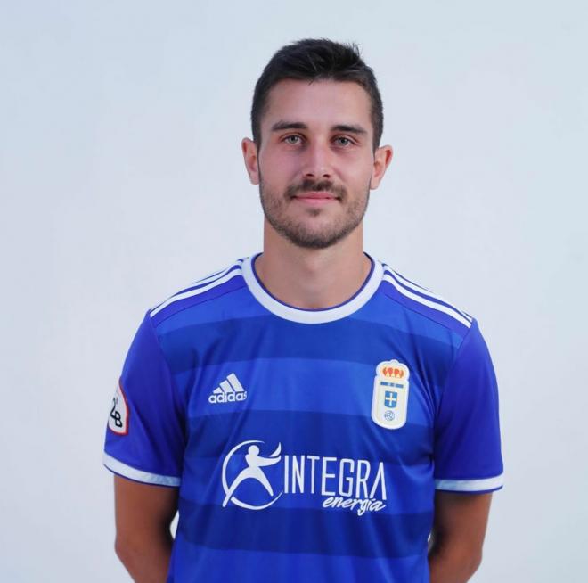Lucas Ahijado en el anuncio como jugador de la primera plantilla del Real Oviedo