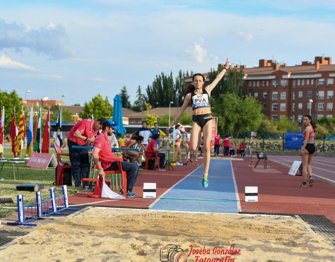 Maialen Miera, del Club Atletismo Santutxu, quiere hacer podio en saltos en el Campeonato de España sub 18.