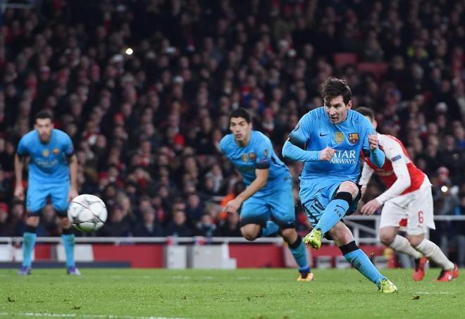 Messi, anotando ante el Arsenal (Foto: EFE).