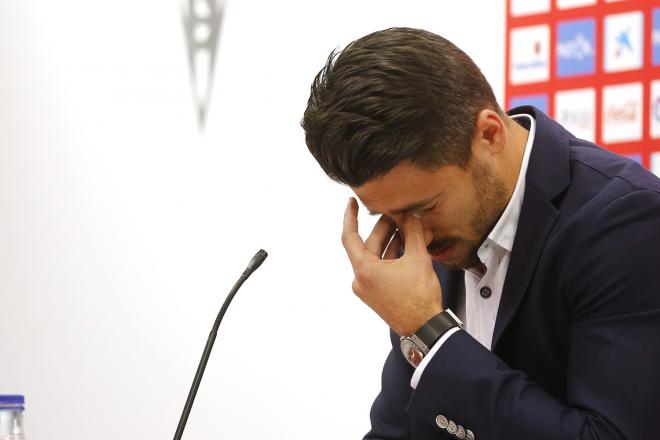 Canella contiene el llanto en su despedida del Sporting (Foto: Luis Manso).