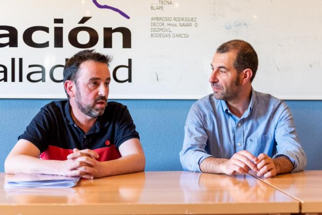 José Antonio Pérez y David Espinar hablan a los peñistas (Foto: Real Valladolid).