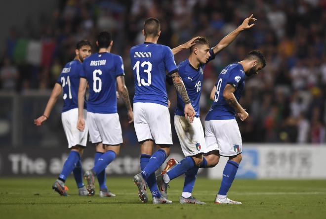 Los jugadores de Italia celebran el gol de Barella ante Bélgica.
