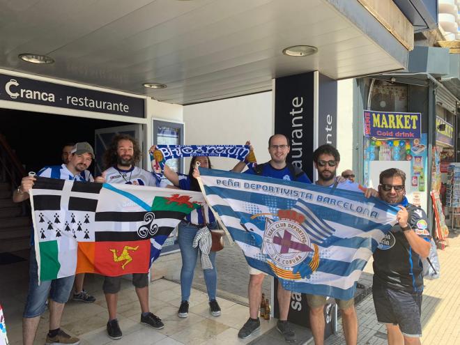 Aficionados del Dépor en las calles de Mallorca.