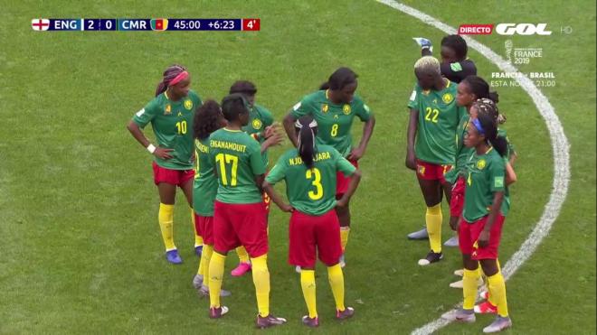 Las jugadoras de Camerún se plantan en mitad del partido.