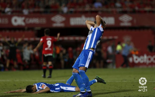 Los jugadores del Dépor se lamentan tras el gol de Abdón Prats (Foto: LaLiga).