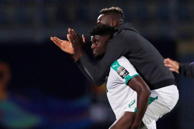 N'Diaye celebra un gol con Senegal.