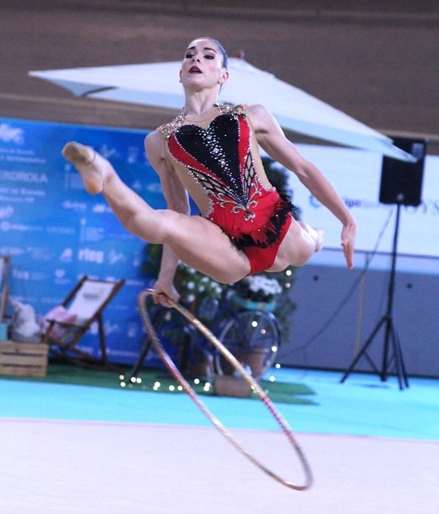 Saioa Agirre en el ejercicio de aro en el Campeonato de España de Palma.