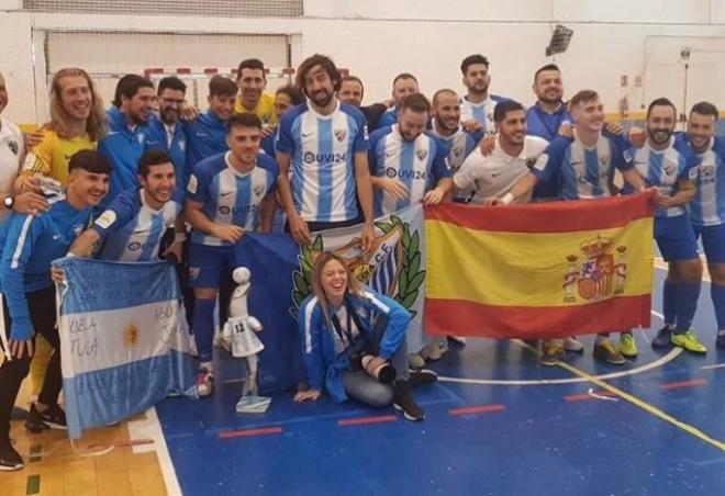 El equipo celebra un triunfo (Foto: Málaga CF).