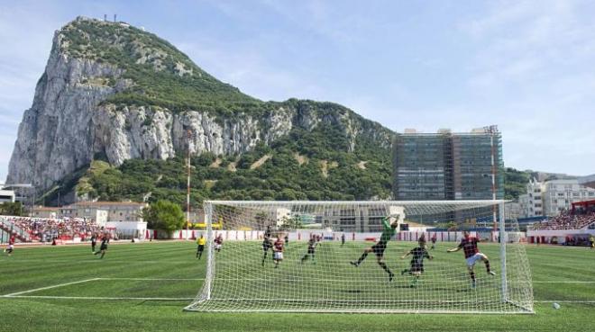 El Victoria Stadium, escenario de los partidos en Gibraltar.