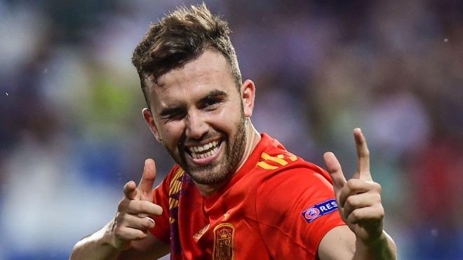 Mayoral celebra su gol con España.