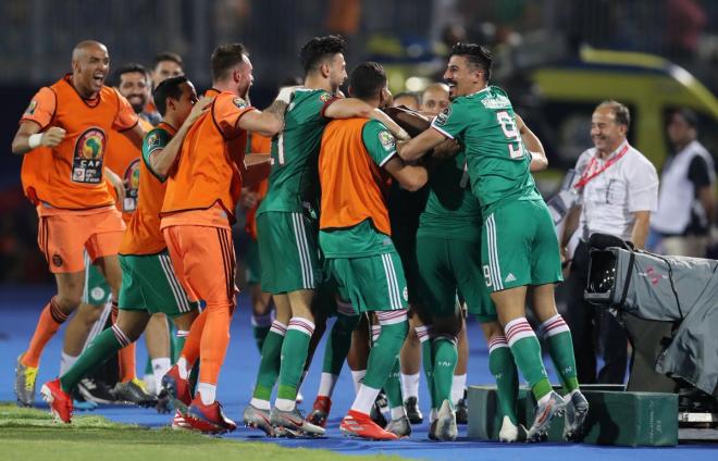 Celebración del gol de Argelia ante Senegal.