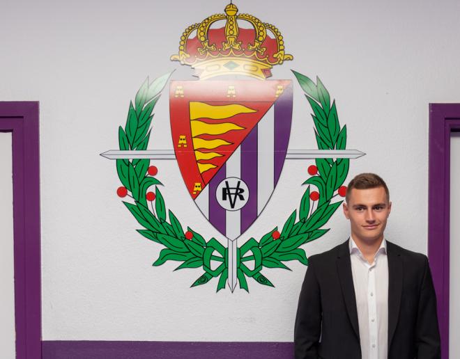 Jorge de Frutos, en su presentación en el Nuevo Estadio José Zorrilla (Foto: Real Valladolid)