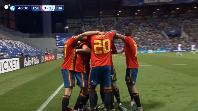 Los jugadores de España celebran el gol de Dani Olmo ante Francia.