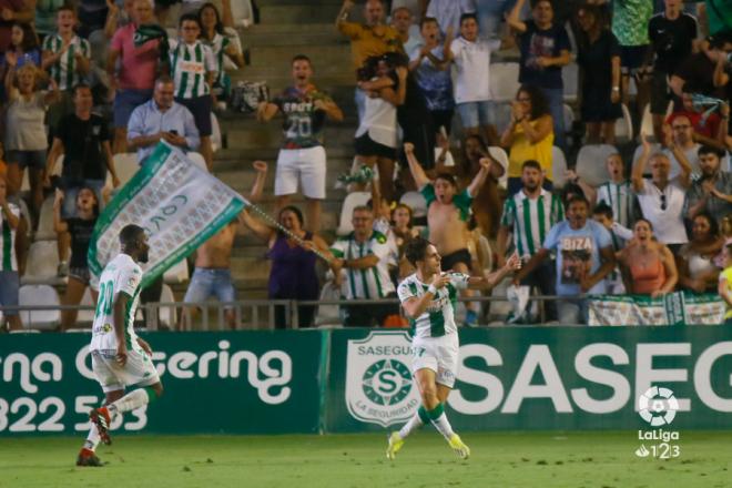 Álvaro Aguado celebra un gol con el Córdoba CF (Foto: LaLiga).