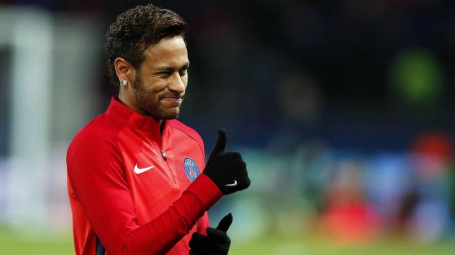 Neymar, durante un calentamiento con el PSG (Foto: EFE).