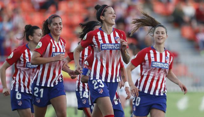 Jenni Hermoso y Andrea Falcón celebran un gol del Atlético (Foto: ATM).