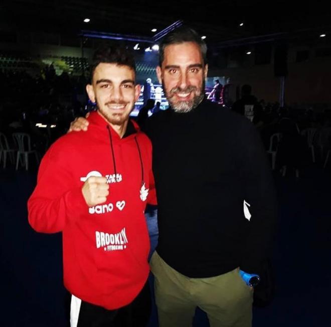 Dos luchadores vizcaínos: el boxeador Jon Fernández con el entrenador de la Ponferradina Jon Pérez 'Bolo'.