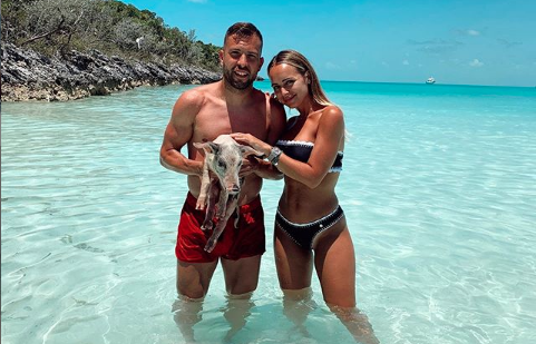 Jordi Alba, jugador del FC Barcelona, y su pareja Romarey Ventura, de vacaciones (Foto: @romarey_ventura).