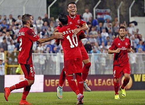 iago Aspas celebra un gol con Reyes y Aleix Vidal en el Sevilla.