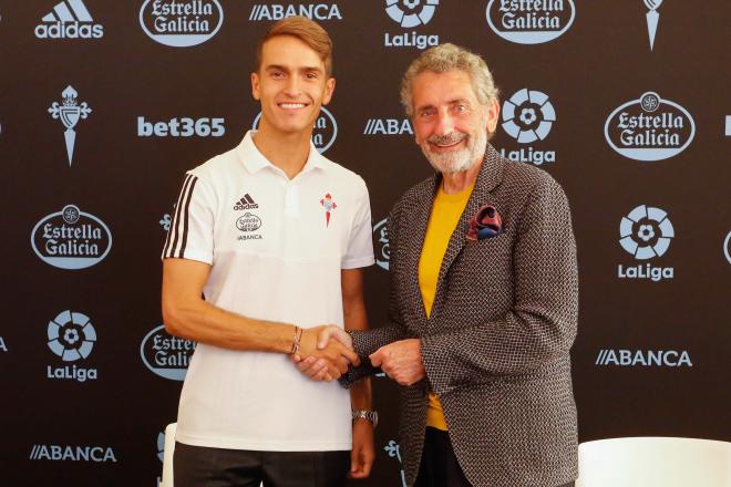 Denis Suárez junto al presidente del Celta, Carlos Mouriño (Foto: RCCV).