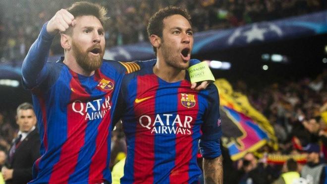 Neymar y Messi celebran un gol con en el FC Barcelona.