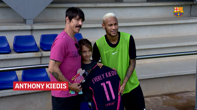 Neymar junto a Anthony Kiedis.