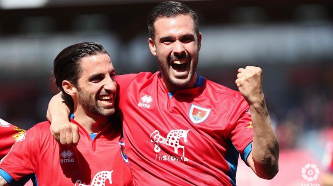 El nuevo fichaje del Real Zaragoza celebrando uno de sus goles con el Numancia en la pasada campaña junto a Marc Mateu (Foto: Numancia)