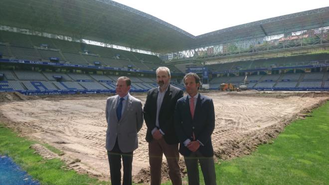 Alfredo Canteli, Manolo Paredes e Ignacio Cuesta en la visita a las obras del Tartiere.