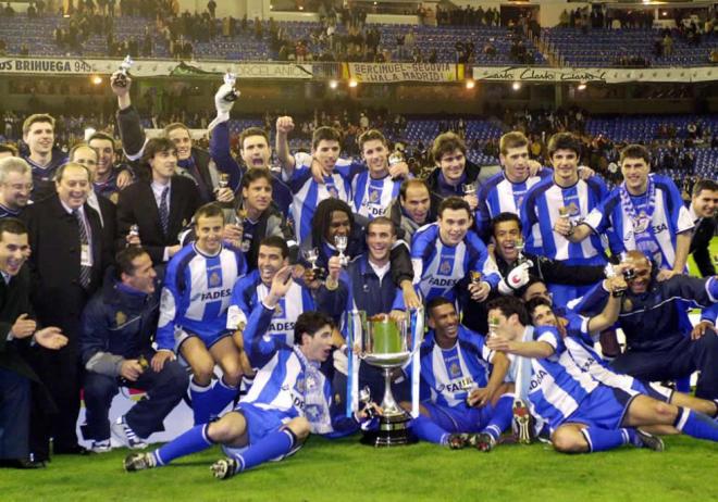 El Deportivo de La Coruña, campeón de la Copa del Rey ante el Real Madrid en el año 2002.