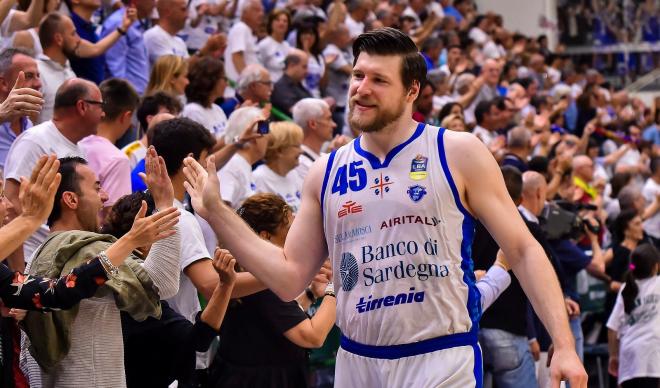 Jack Cooley, durante su etapa en el Dinamo Sassari.