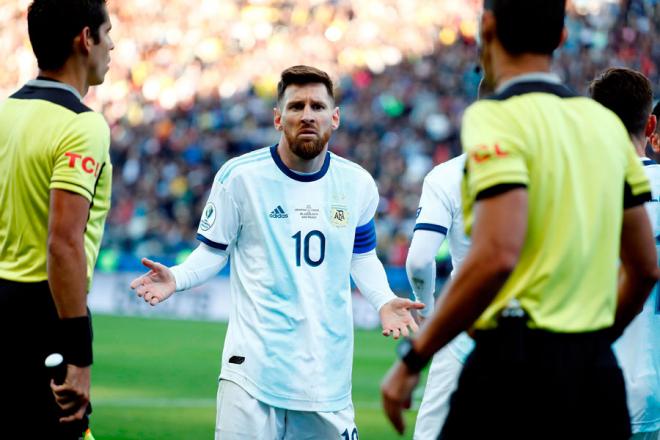 Messi, tras ser expulsado (Foto: EFE).