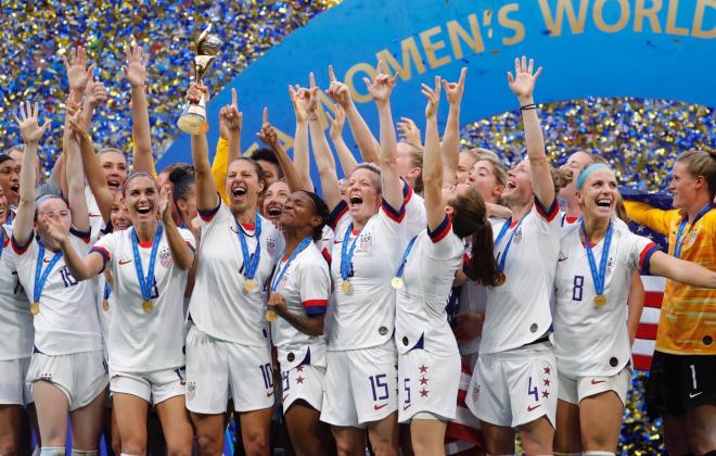 Las jugadoras de Estados Unidos celebran el Mundial Femenino 2019.