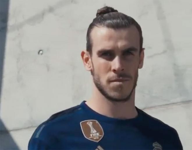 Gareth Bale posa con la nueva camiseta.