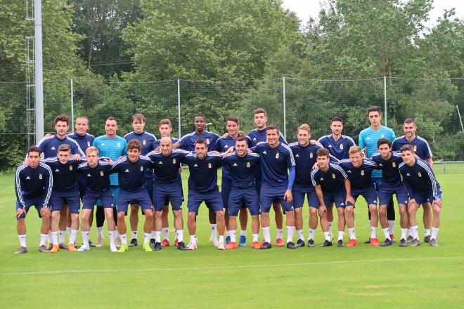 Los jugadores del Real Oviedo en el primer entrenamiento de pretemporada (Foto: Luis Manso).