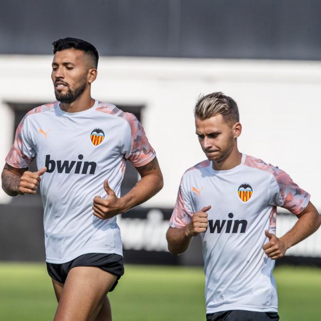 Garay y Fran Villalba en pretemporada (Foto: Valencia CF)