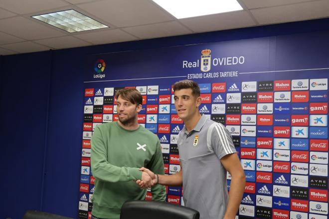 Presentación de Javi Fernández con el Real Oviedo.
