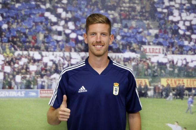 El excachorro Tarsi Aguado con la camiseta del filial carbayón (Foto: Real Oviedo).