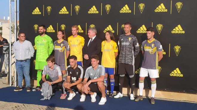 El Cádiz CF presenta las equipaciones para la temporada 2019/20.